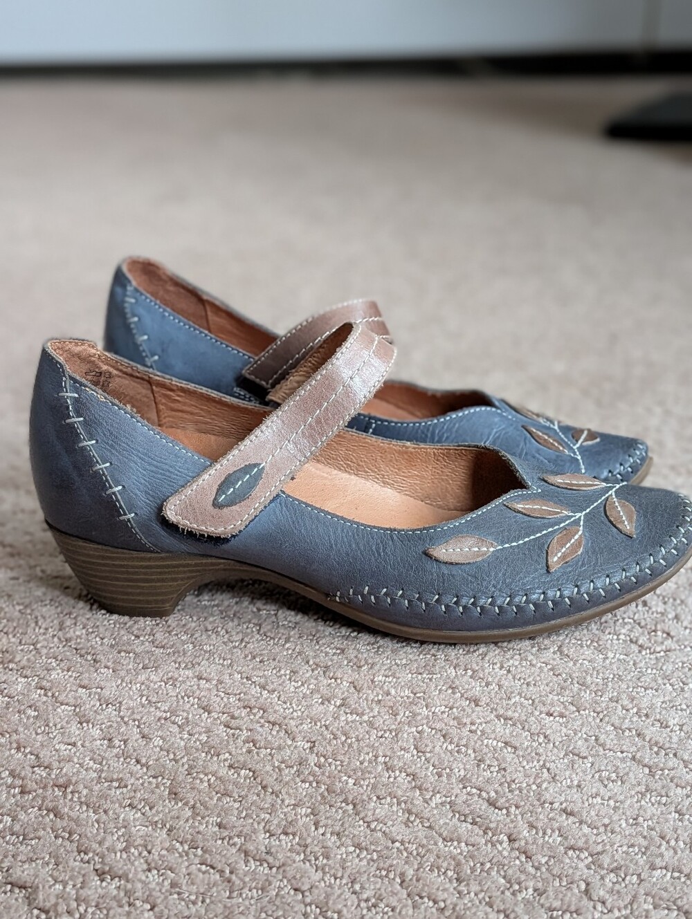 Jana women's blue leather Mary Jane heels in European size 38